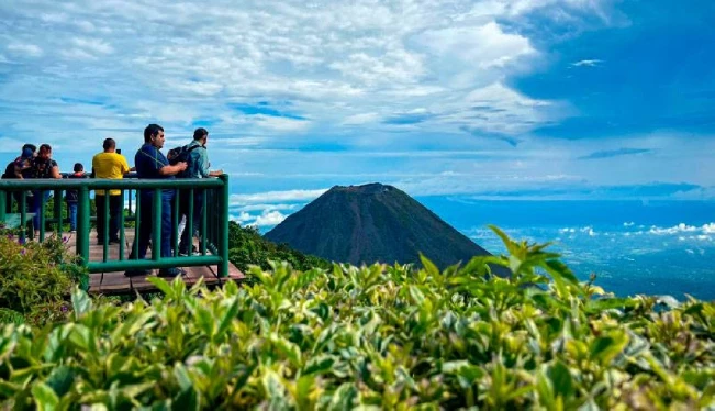 Turismo internacional dejó más de $3,793 en ingresos a la economía salvadoreña en 2023