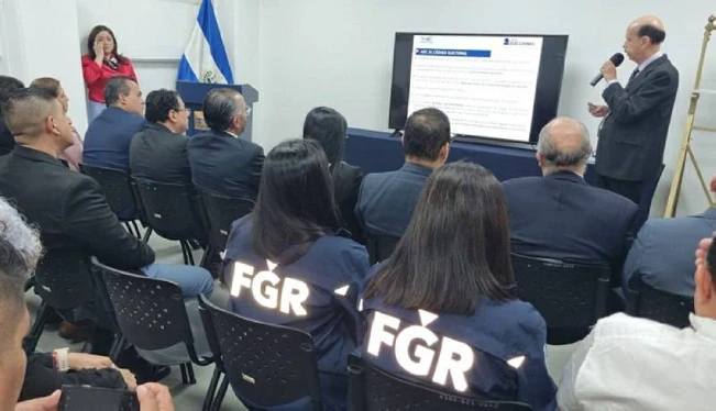 Habrá 2,262 fiscales en elecciones, 31 en voto electrónico presencial exterior