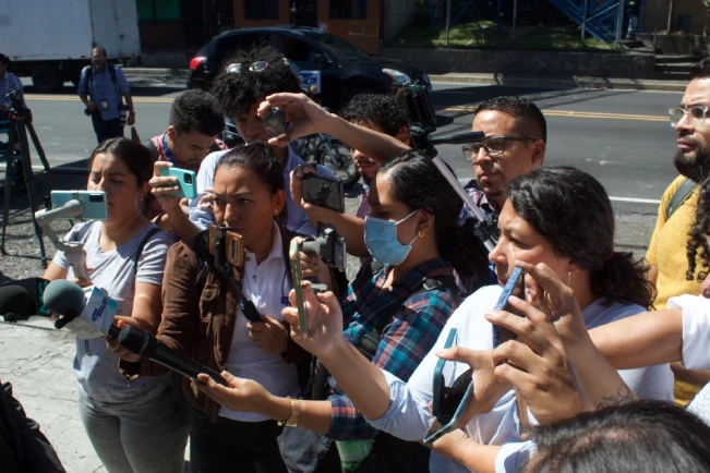 Periodistas recibieron más de 4,000 ataques en redes sociales en tres meses