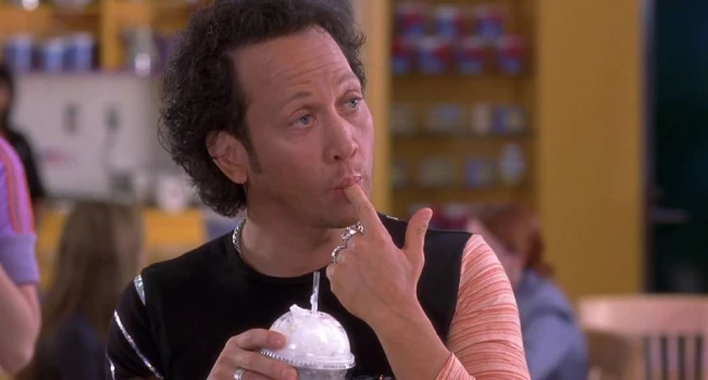 El actor Rob Schneider sorprende con mensaje sobre Nayib Bukele