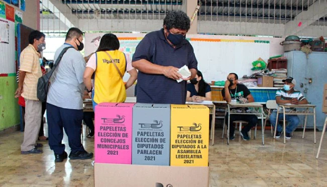 TSE no aplazaría elecciones del 3 de marzo y prepara papeletas