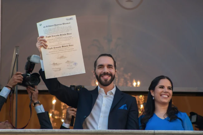 TSE entrega credenciales a Bukele y Ulloa para período presidencial 2024-2029
