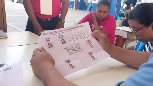 "Te amo, Jessica", "Siuuuu": así se expresaron algunos salvadoreños en sus votos nulos