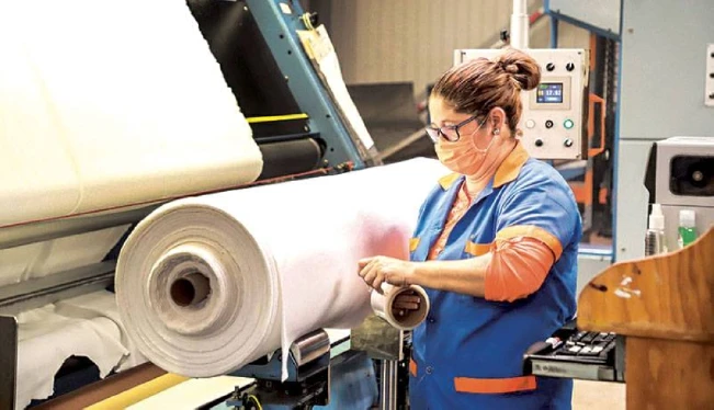Solo un 46.1 % de las mujeres participa en el sector formal de la economía salvadoreña