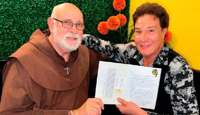Actor de telenovelas Fernando Allende y su esposa visitaron Ágape El Salvador