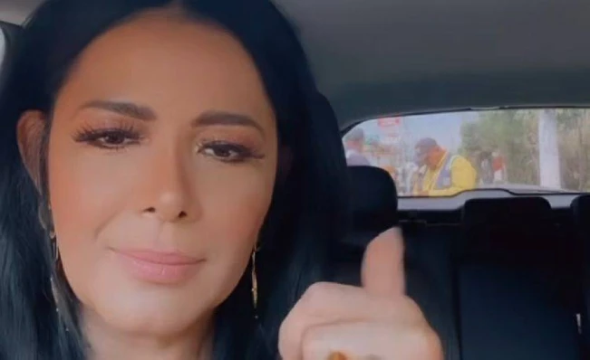 Oho... Verónica Guerrero es multada mientras hacía video al volante