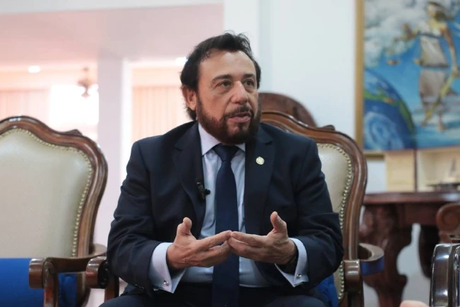 Ulloa ve posible reelección indefinida con una reforma constitucional acordada por actual legislatura