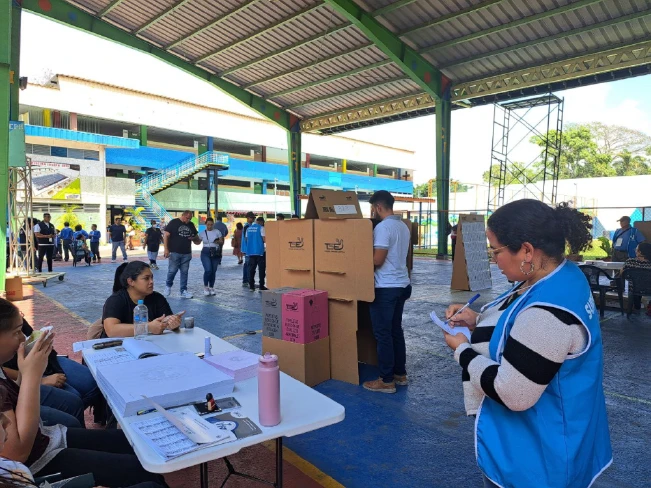 Vamos, Arena y FMLN reclaman 51 concejales; Nuestro Tiempo no logró ninguno
