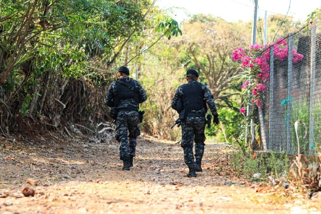 Cristosal llama a respetar integridad de pobladores de Chalatenango "obligados" a "albergar militares y policías"