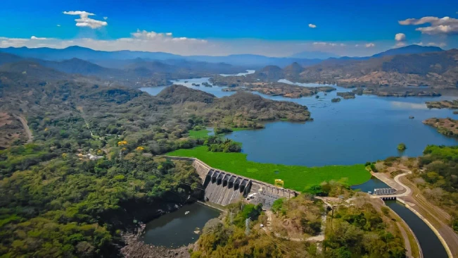 La generación hidroeléctrica cayó, pero aumentó la de gas natural durante febrero