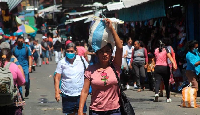 Los ingresos anuales de los hombres son $5,500 más que en las mujeres en El Salvador