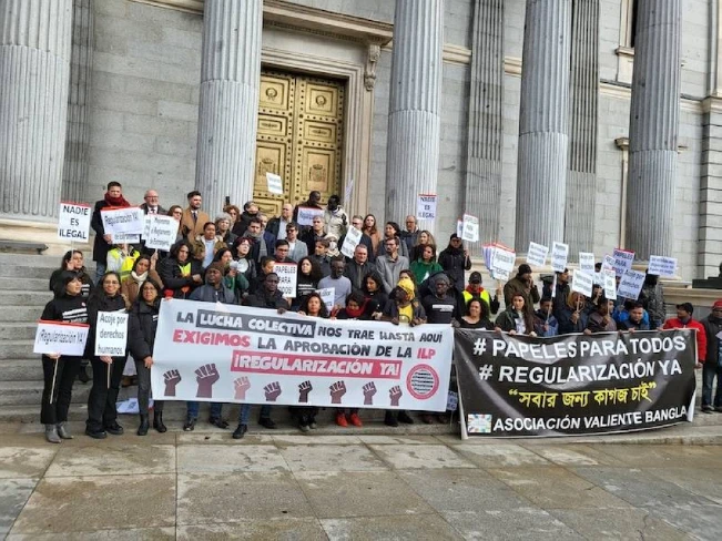 Congreso español discutirá propuesta para regularizar a 500 mil migrantes