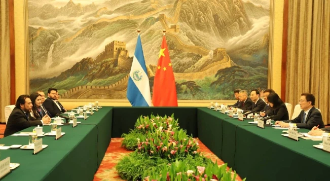 El Salvador busca “un aliado” en China para su apuesta al crecimiento económico: Ulloa