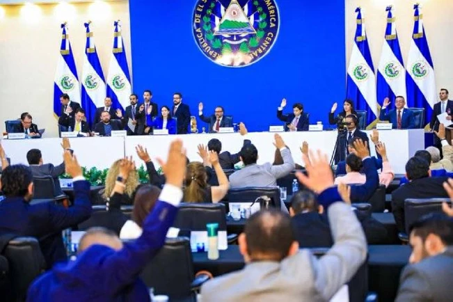 Asamblea aprueba decreto para fijar precios de energía y faculta a Hacienda a emitir notas de crédito