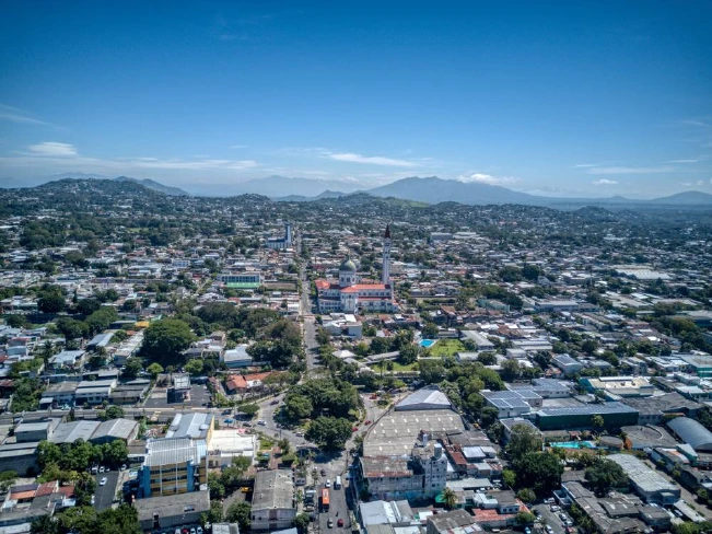 FMI prevé que El Salvador crezca un 3 % al cierre de 2024