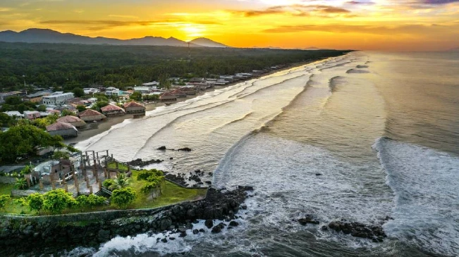 El Salvador podría tener su primera reserva mundial de surf