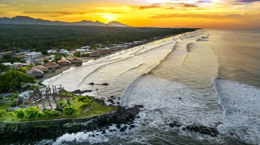 El Salvador podría tener su primera reserva mundial de surf
