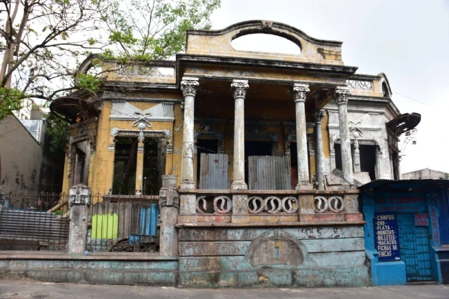 La joya centenaria de la 2a calle Oriente: la casa Quiñonez