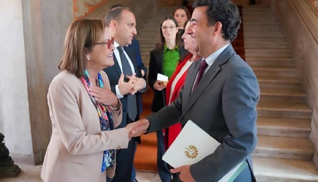 Canciller de El Salvador explora posibilidad de colaborar en energías verdes con Portugal