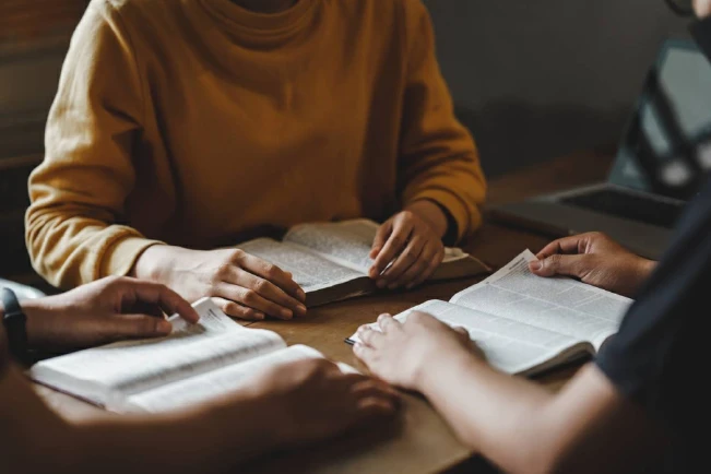 95 % de salvadoreños a favor de la lectura de la Biblia en las escuelas: ¿qué ha dicho Bukele?