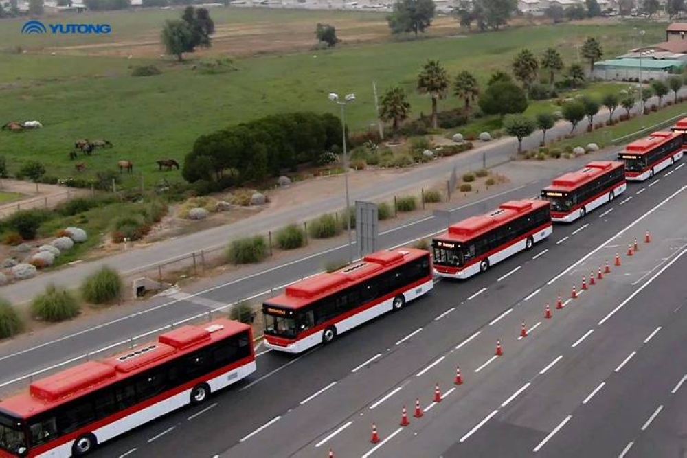 El Salvador busca adquirir 6,500 buses de China e India