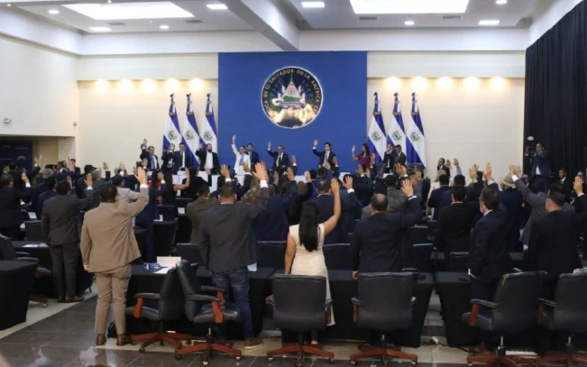 Asamblea acuerda reforma a la Constitución para permitir que una misma legislatura ratifique reformas constitucionales