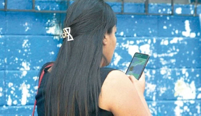 Los salvadoreños pasan más de 17 horas diarias en Internet