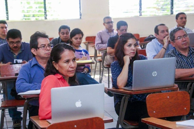 Nueva ley exigiría mínimo de experiencia y certificación a docentes de educación superior