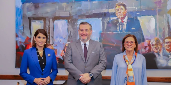 Canciller salvadoreña se reúne con senadores republicanos y demócratas de EEUU