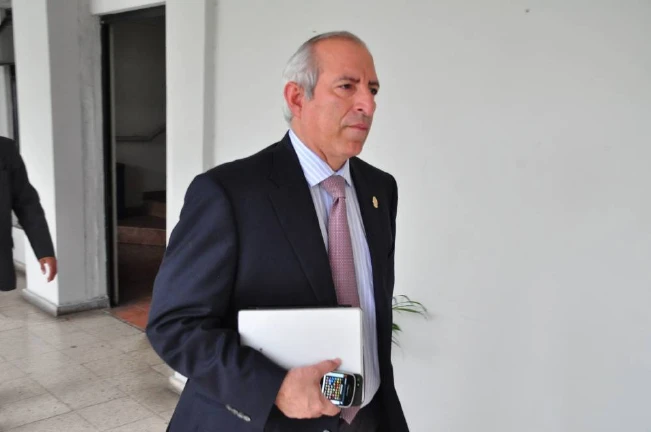 Sigfrido Reyes pretende defenderse ante acusación de lavado desde México