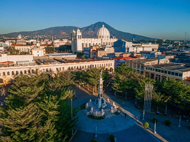 El Salvador recibió el 7.2 % de la inversión extranjera que llegó a Centroamérica en 2023