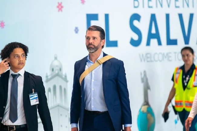Hijo de Donald Trump llega a El Salvador para investidura de Bukele
