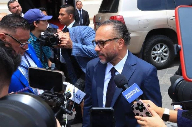 Ernesto Castro dice apoyarán todas las iniciativas de Bukele "para levantar la economía"