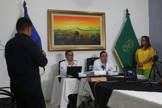 Colegio Médico sugiere vigilancia de ganado por gripe aviar