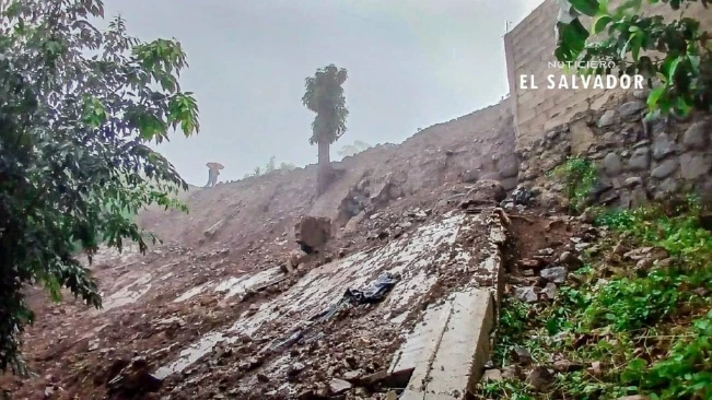 Protección Civil confirma 11 muertos y más de 880 albergados por lluvias