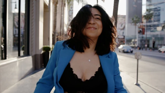 La cantante salvadoreña Becca presenta su videoclip "Salvadoran Queen"