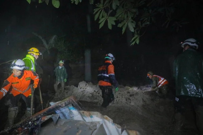 Mueren soterradas dos niñas en derrumbe en la colonia Quiroz de Soyapango