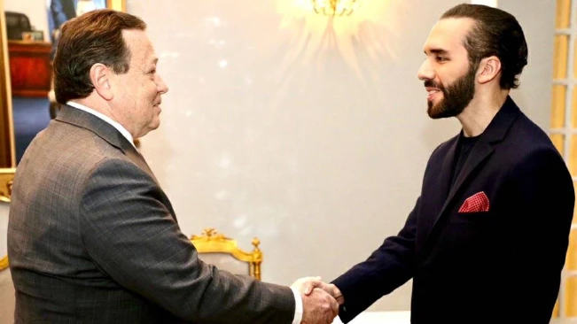 Embajador de EE.UU. felicita a El Salvador por mejorar combate contra trata de personas
