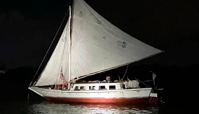 Más de 100 migrantes haitianos alcanzan la costa de Florida en un velero