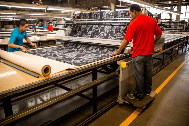 La manufactura, motor de la economía, acumula ocho trimestres en contracción