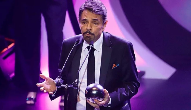 Eugenio Derbez triunfa como "Leyenda" en primera edición de premios Aura