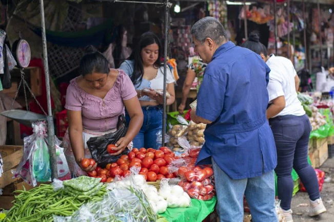 Consumidores exigen precios más bajos, pero vendedores aseguran que compran caro a proveedores