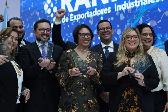 Industriales reconocen a las empresas que más exportan productos elaborados por salvadoreños