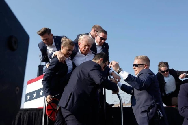 Trump herido y evacuado tras disparos en mitin en Pensilvania