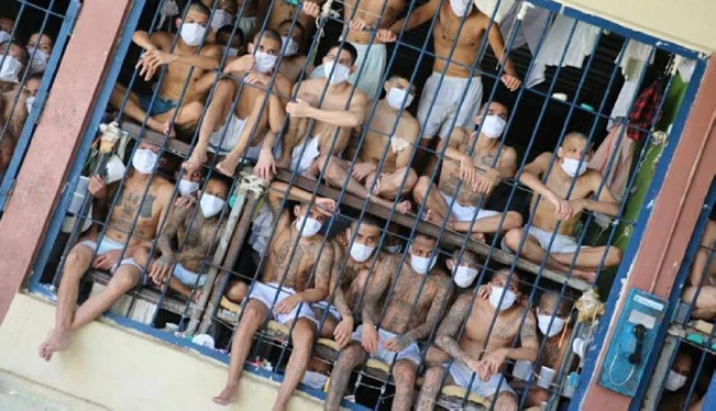 Hay 107,997 personas privadas de libertad en El Salvador: comisionado