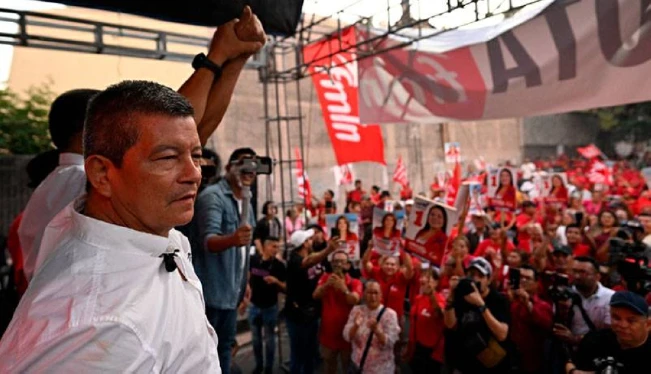Comisión Electoral declara a Manuel "El Chino" Flores como secretario general del FMLN