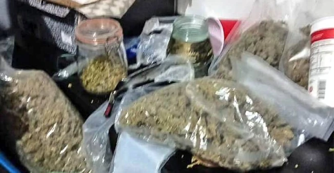 Capturan a dos en Santa Tecla por vender droga y les decomisan 46 paquetes