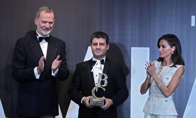 El fotoperiodista de la AFP Said Khatib recibió prestigioso premio en España