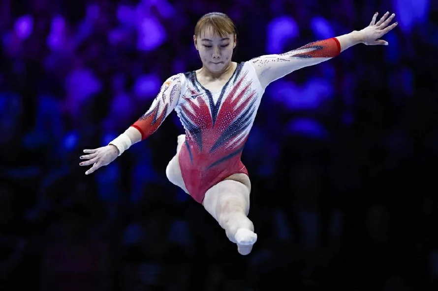 Gimnasta japonesa expulsada del equipo olímpico por fumar y beber alcohol