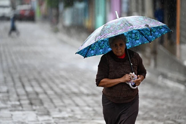 Salida de onda tropical generará lluvias la tarde de este sábado